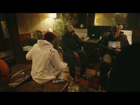 Brent Faiyaz and Loe Shimmy in the studio (shot by iwantjuan)