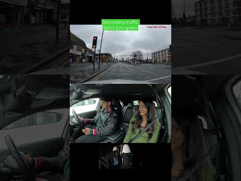 2 traffic lights close together #driving #test #lesson #london #drivingtips #pass