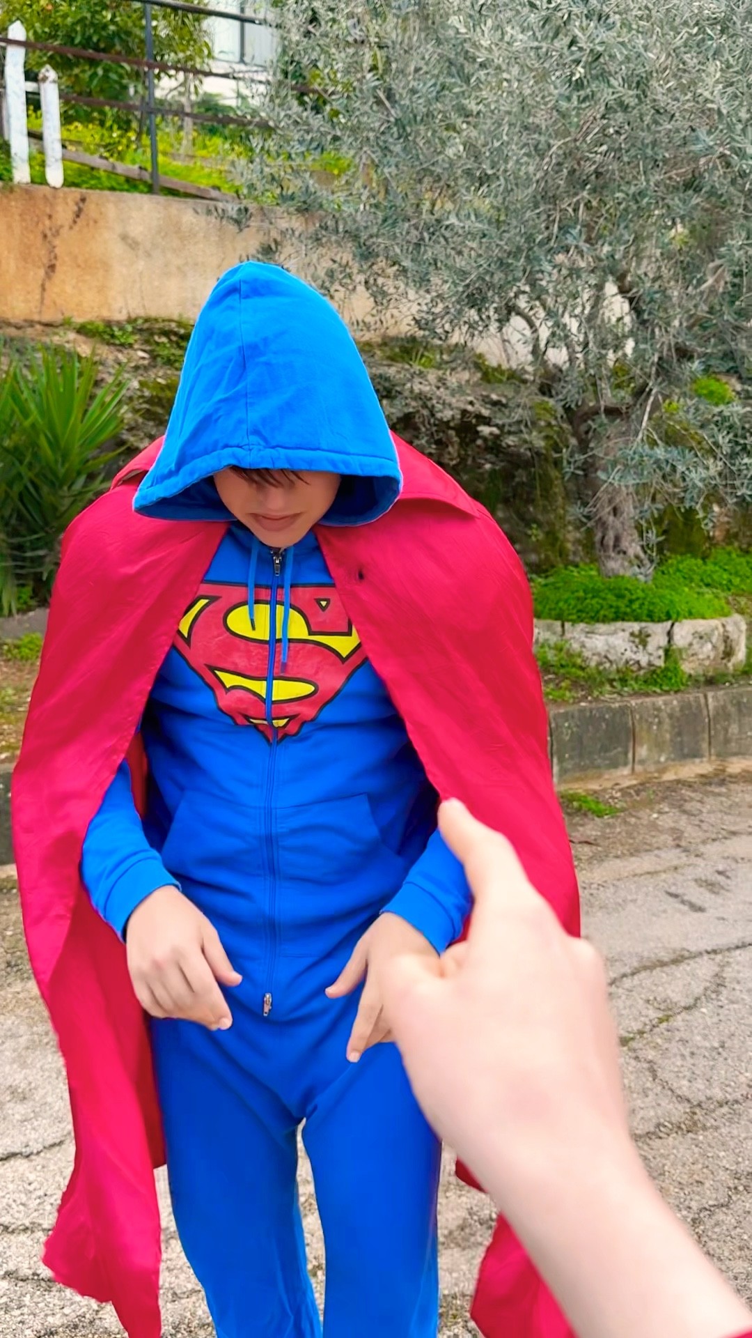سوبر مان حاول يساعدني بالوقت الصح:?