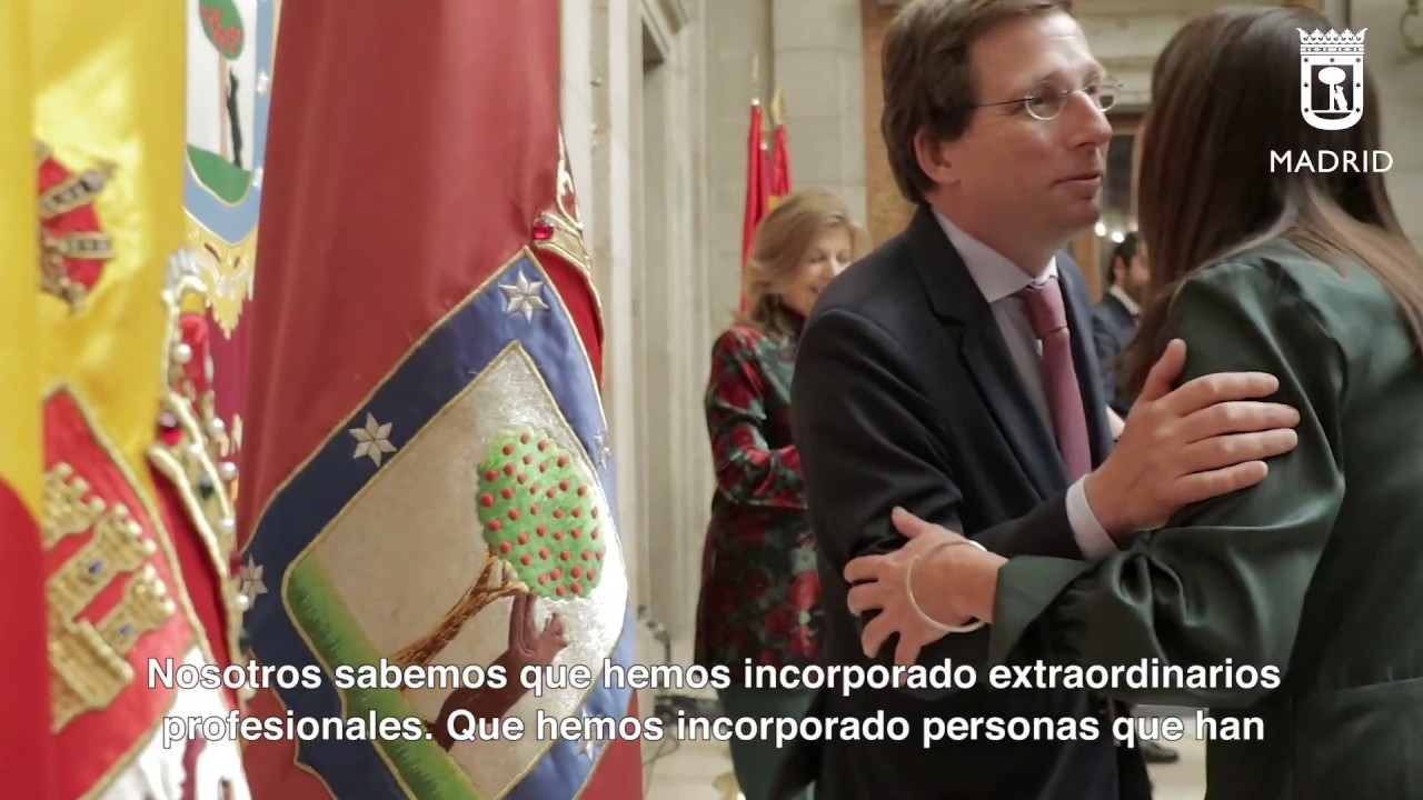 Toma de posesión y entrega de los títulos de funcionarios de carrera.