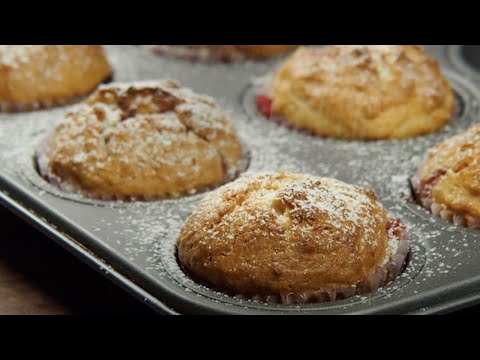Video: Paano Gumawa Ng Mga Strawberry Muffin