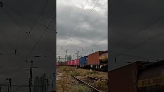 383 407 Metrans Vectron container freight train arrives in Ferencváros Hungary