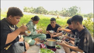 Vlog 15: Cả Team Ăn No Với Lẩu Thái Siêu Cay Siêu Ngon