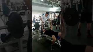 100 Kilos Un Amigaso Groso