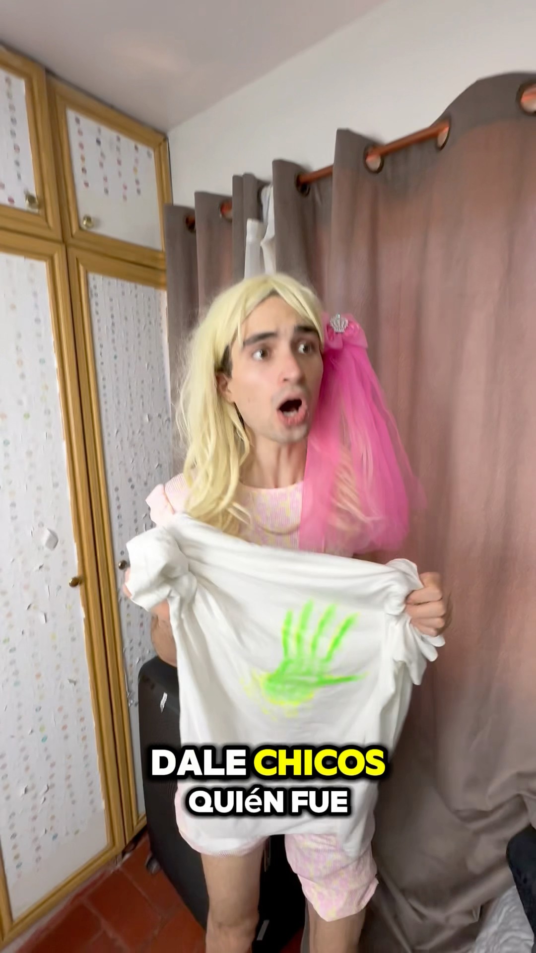 QUIÉN ME MANCHÓ LA REMERA??
