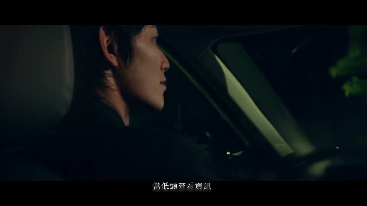 【開車驚人真相】低頭看資訊的「這 1.2 秒」,竟等於閉眼盲行 37 公尺? 縮圖