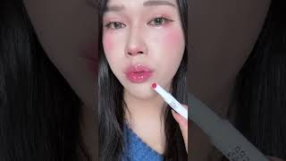 Không thể bỏ lỡ dòng sự kiện☺️ Son đẹp nhạc cũng phải hayy :)) màu son này xuất sắc nha ✨ Son Lipit