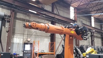 Kuka KR16 Robot on 16-meter 7th Axis Linear Rail