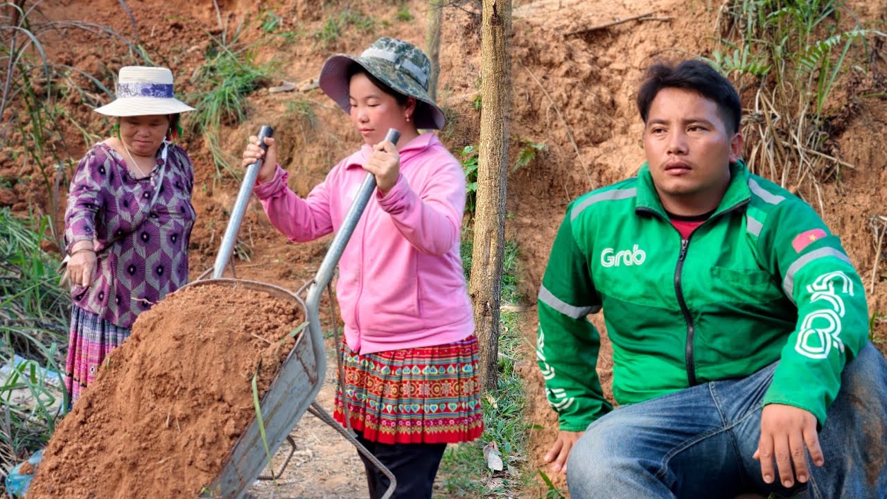 Viet is surprised to see Mila working with his mother - Ly Tieu Mila 