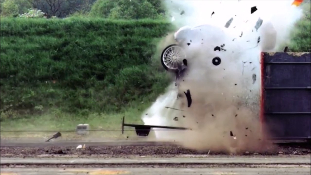 190 kmh Crash Test in Slow Motion