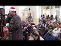 الشيخ عمرو الموافي يرفع الأذان بصوت يخطف القلوب والأسماع