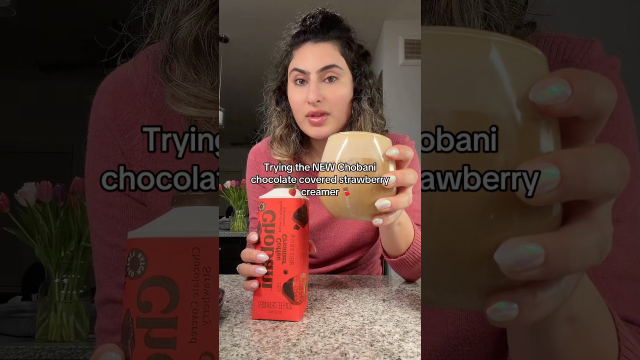 Пробую НОВЫЙ сливочный крем Chobani со вкусом клубники в шоколаде 🍫🍓
