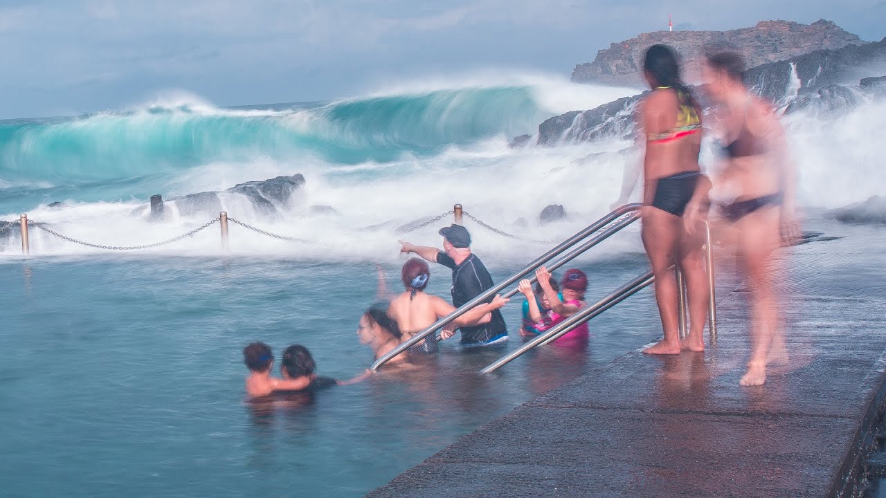 Giant waves in Kiama rock pool