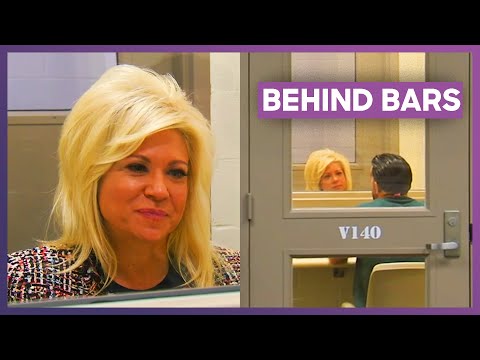 Theresa Connects Prisoner With Late Father | Long Island Medium