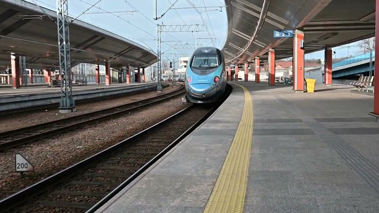 Stacja Kraków Główny.Pociągi IC, KMŁ, EIP, TLK.