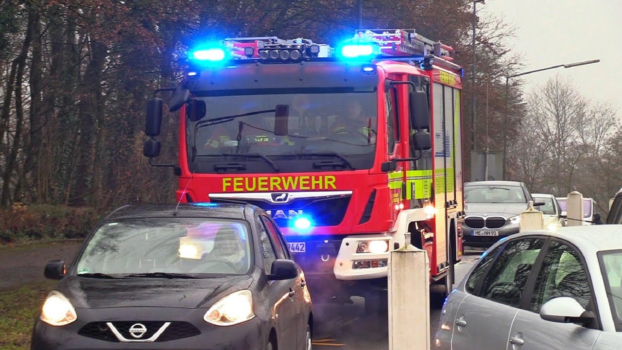 [LÖSCHFAHRZEUG BLOCKIERT!] Feuerwehr VELBERT - LÖSCHZUG & FF auf Einsatzfahrt