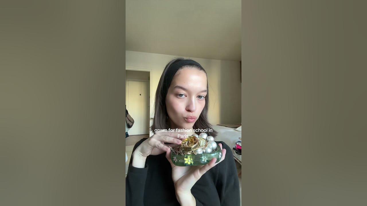 [@luluschinskaya] This song is stuck in my head