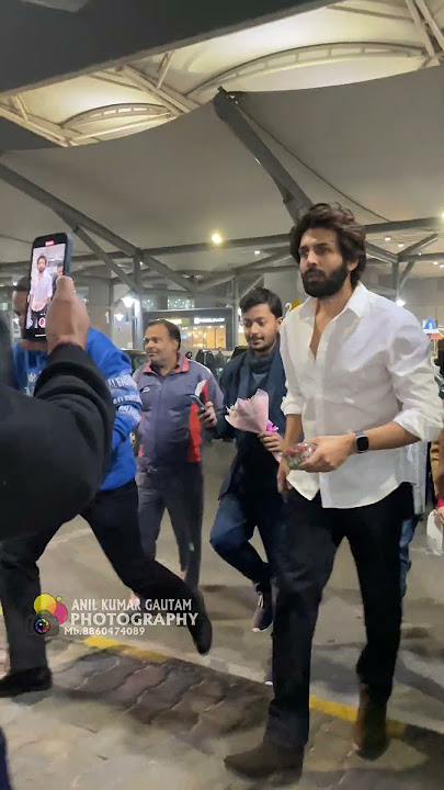 Kartik Aaryan Spotted at Delhi AirPort #kartikaaryan #shots #love #bollywood #picoftheday