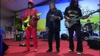 Salam sejahtera !! Ej menangis bawa lagu ni!!!! Samudera live !!!!!!