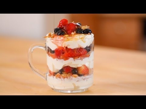make-ahead-granola,-fruit,-and-yogurt-parfait-|-everyday-health
