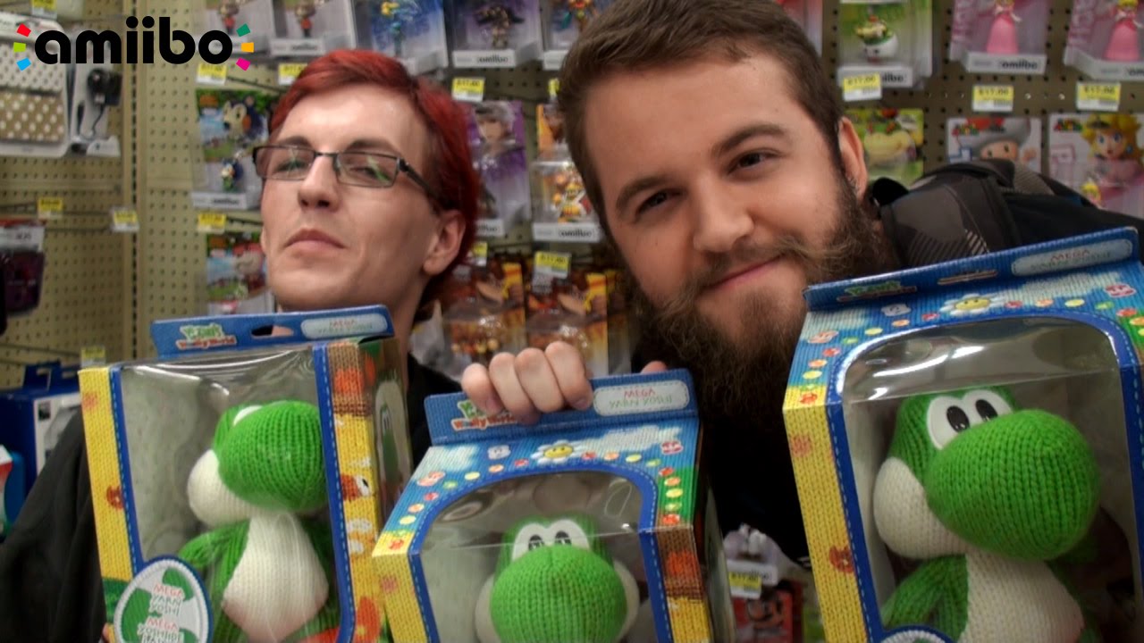 THIS YOSHI IS HUGE! (MEGA YARN YOSHI AMIIBO HUNT + UNBOXING)
