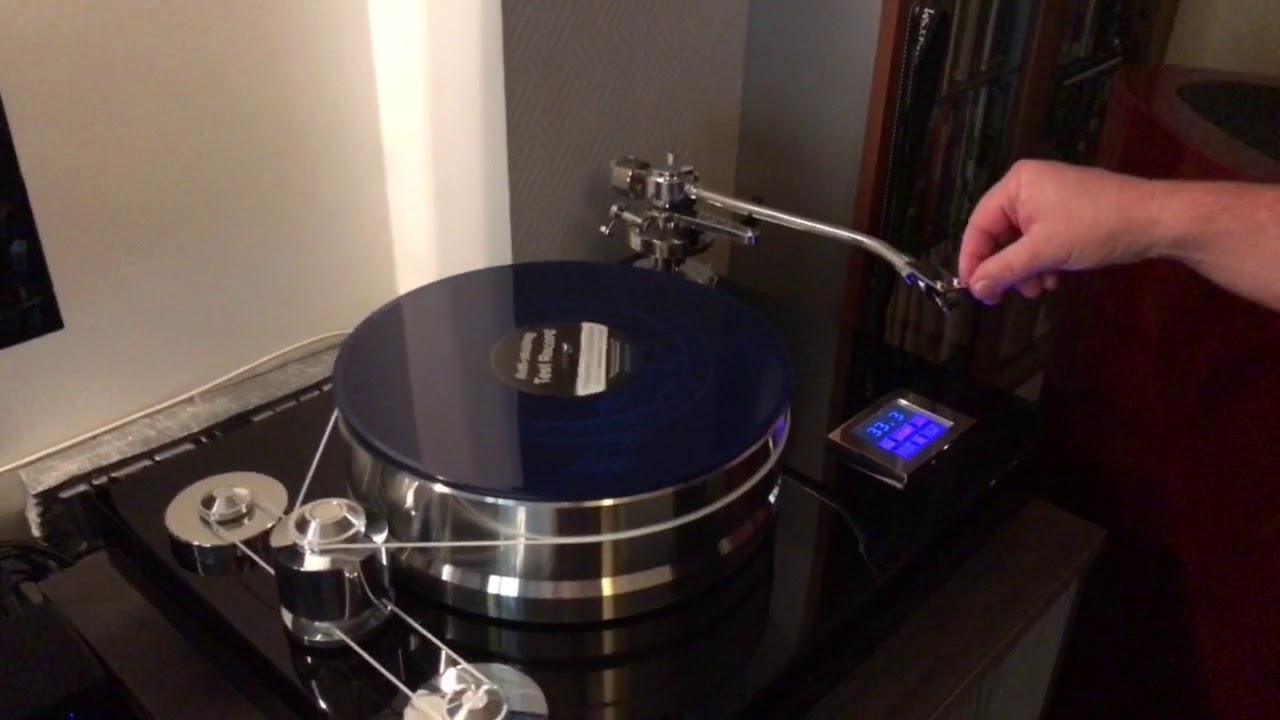 Pro-Ject Signature 12 Turntable