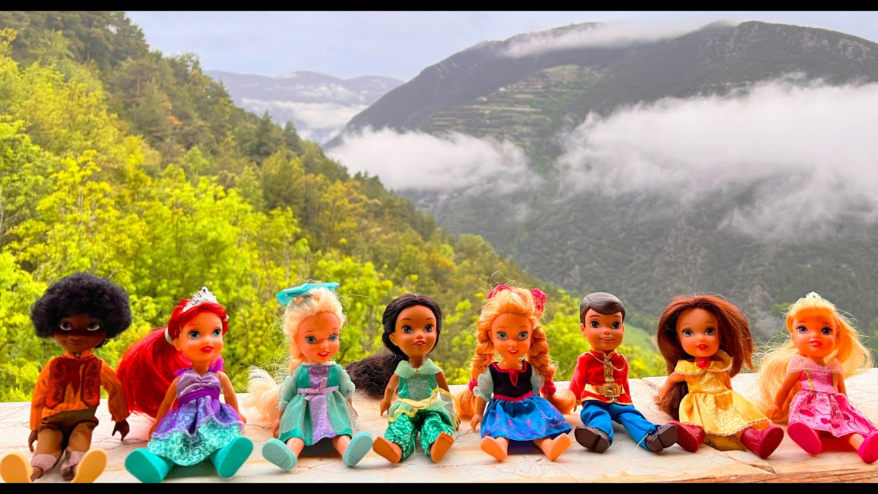 Elsa and Anna toddlers play the animal imitation game