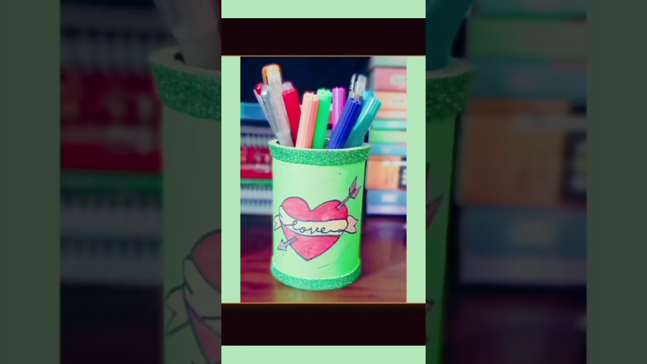 A pan holder. (with pringles chips packet)