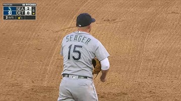 SEA@DET: Seager makes great stop, turns double play
