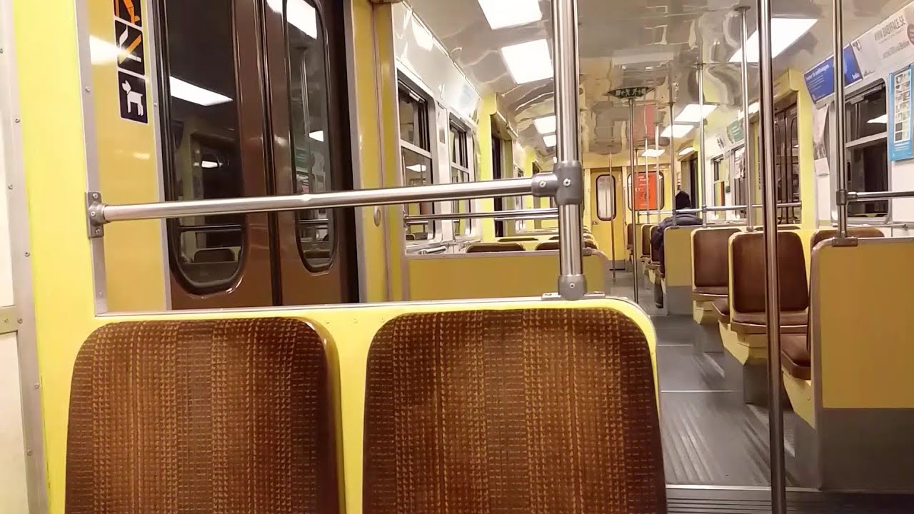 Reser med C6 Tunnelbana 2706 från Liljeholmen till Hornstull.