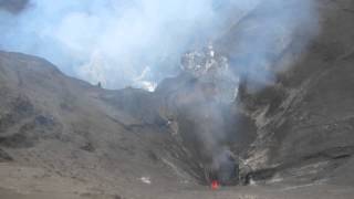 Angus&Chloe watch the active volcano on Tanna, Vanuatu