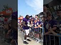 Donovan Jackson takes selfie with Vikings fan 📸