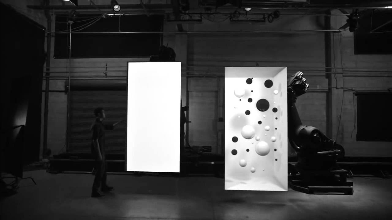Amazing project. Робот фокусник. projection: first light.