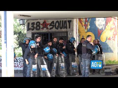 Roma, sgomberato centro sociale L38: attivisti lasciano lo stabile occupato