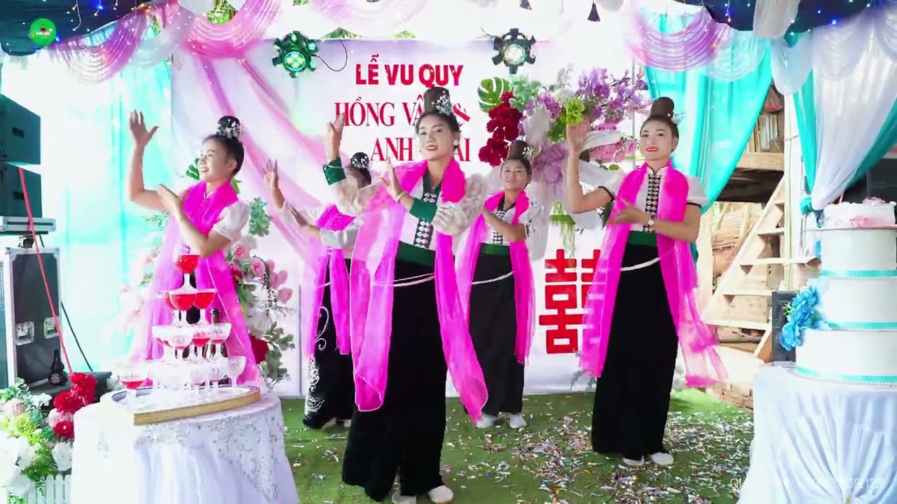 VŨ ĐIỆU QUÊ HƯƠNG EM CỦA CÁC CHỊ EM ĐỘI MÚA GIA ĐÌNH MÚA MỪNG ĐÁM CƯỚI CÔ DÂU CHÚ RỂ YÊN CHÂU 