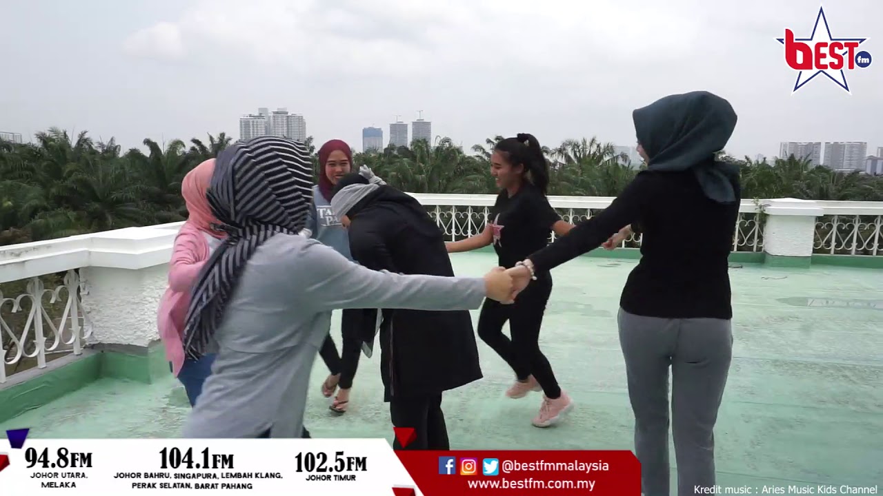 nenek nenek si bongkok tiga
