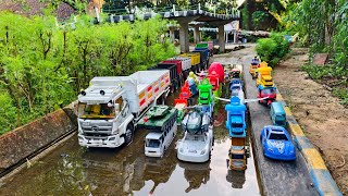 Wow !!! Mobil Truk Tronton Panjang Bongkar Penuh Mobil Mobilan Truk Mixer, Kereta Api, Ambulan