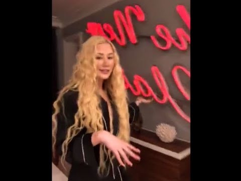 Video: Iggy Azalea netto waarde: Wiki, Getroud, Familie, Trou, Salaris, Broers en susters