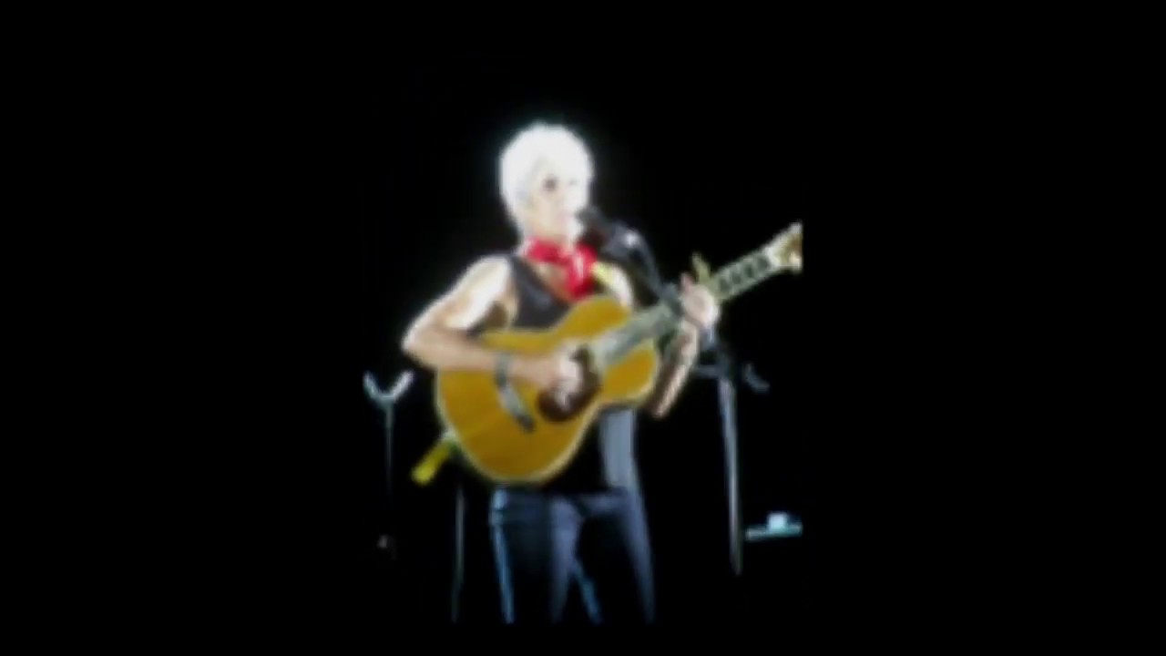 Joan Baez dancing on stage at Flowers Festival 2019