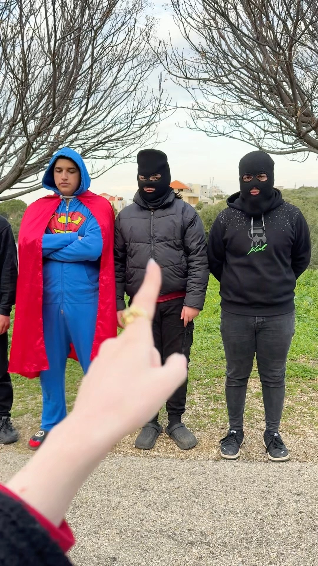 حرامي سرقني وجوزي ساعدني:?