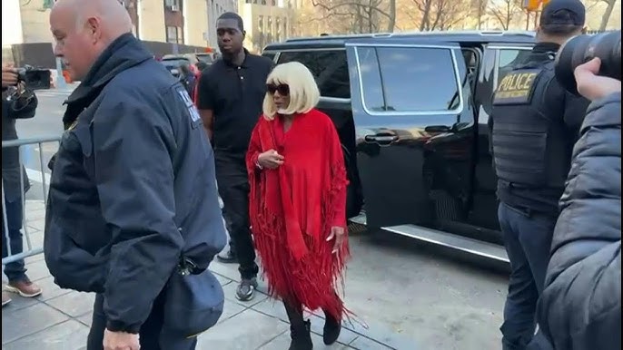 Mother of Sean 'Diddy' Combs arrives at pre-trial conference | AFP - YouTube