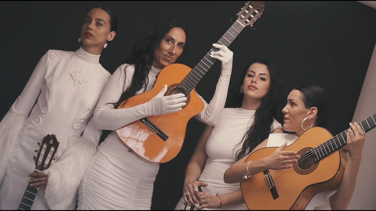 Watch Las Migas - Luna (Videoclip Oficial) on YouTube Watch Las Migas - Luna (Videoclip Oficial) on YouTube