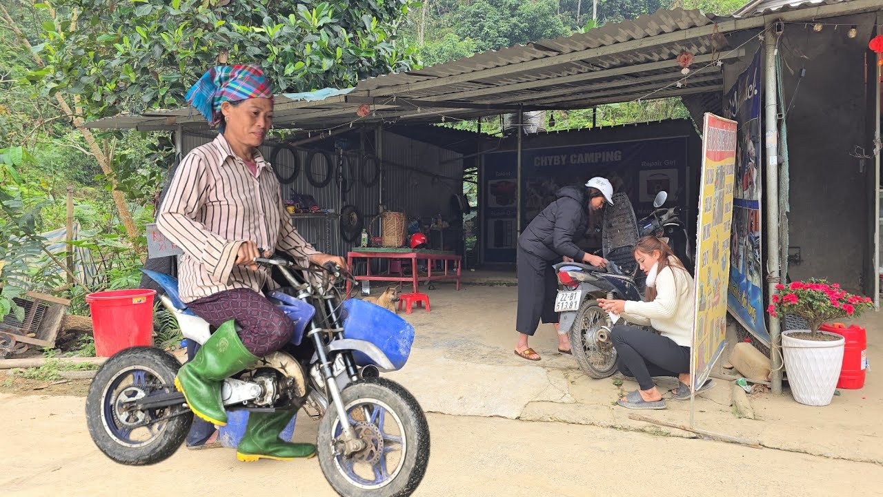Good morning! Today I'm repairing these two small motorbikes.
