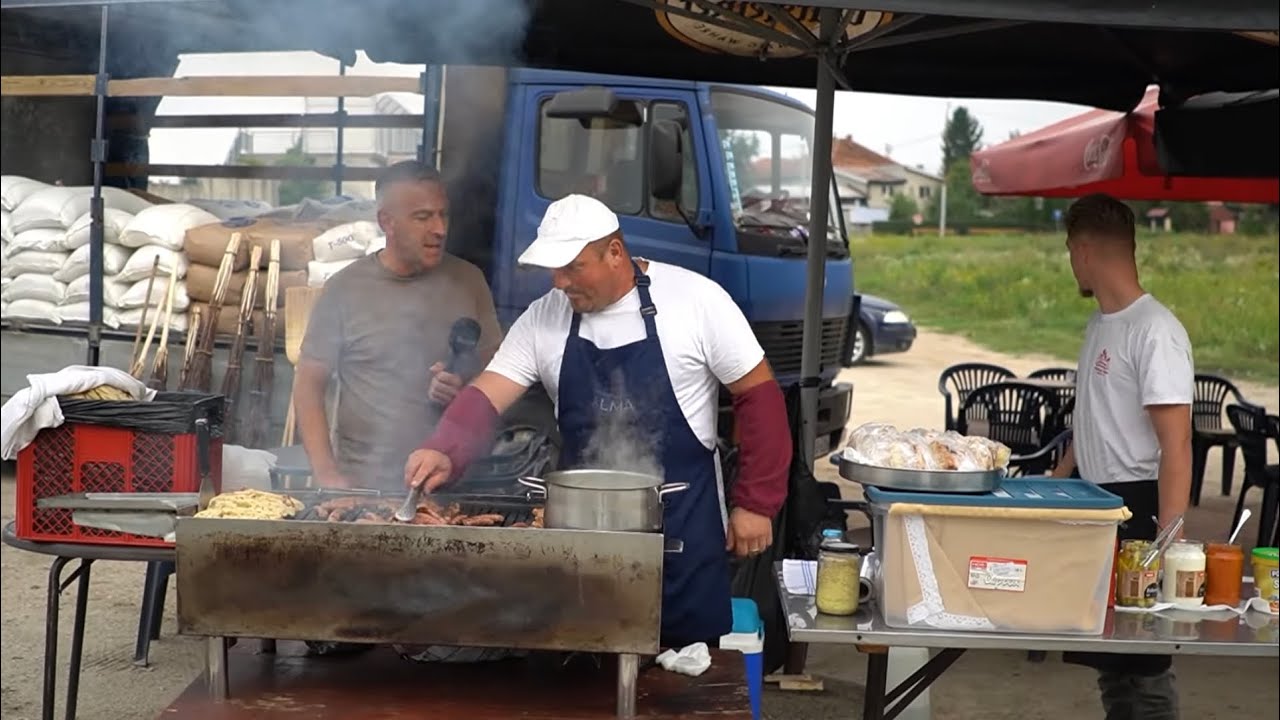 UKUSNI ĆEVAPI I ZELENA PIJACA U VITEZU MA OVO IMA SAMO U BOSNI
