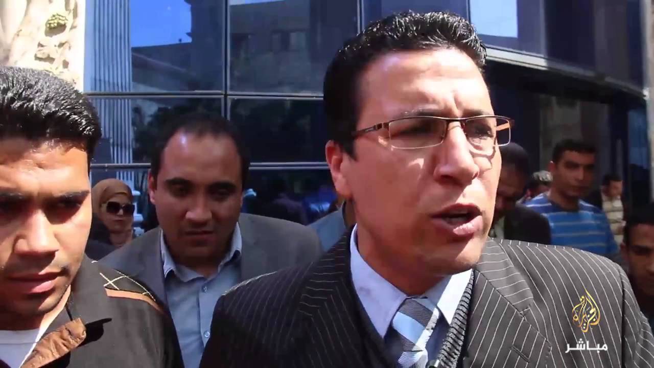 تجمهر عدد من طالبات حملة الماجستير امام مجلس النواب والتحدث مع نائب للخروج من الأزمة