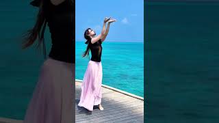 Dream's End: A Heartfelt Parting - Hai Lai Amu's Emotional Melody