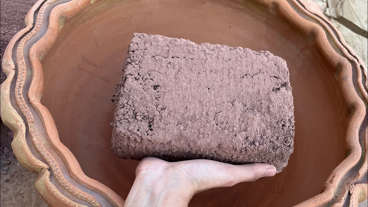 New || Gritty Reddirt Dry and Water crumbling dipping in Claypot ASMR 