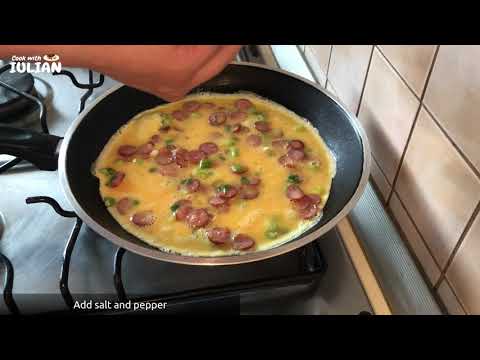 Video: Fried Eggs With Smoked Sausage And Cheese