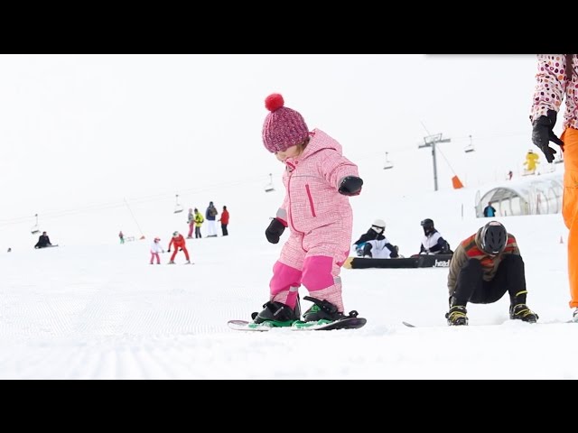 2-year-old snowboard girl Lynn