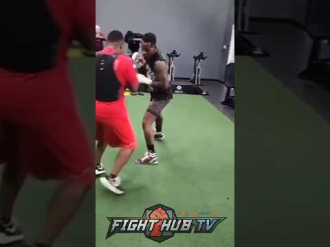 Video: Berapa tinggi jermell charlo?